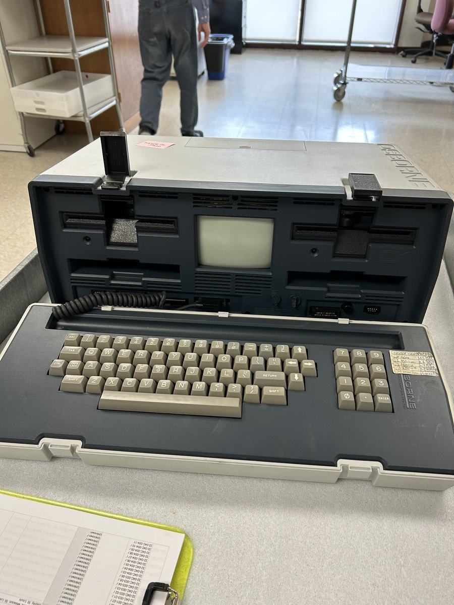 OSRSsid's tweet image. You think I could get RuneScape to run on this fossil?