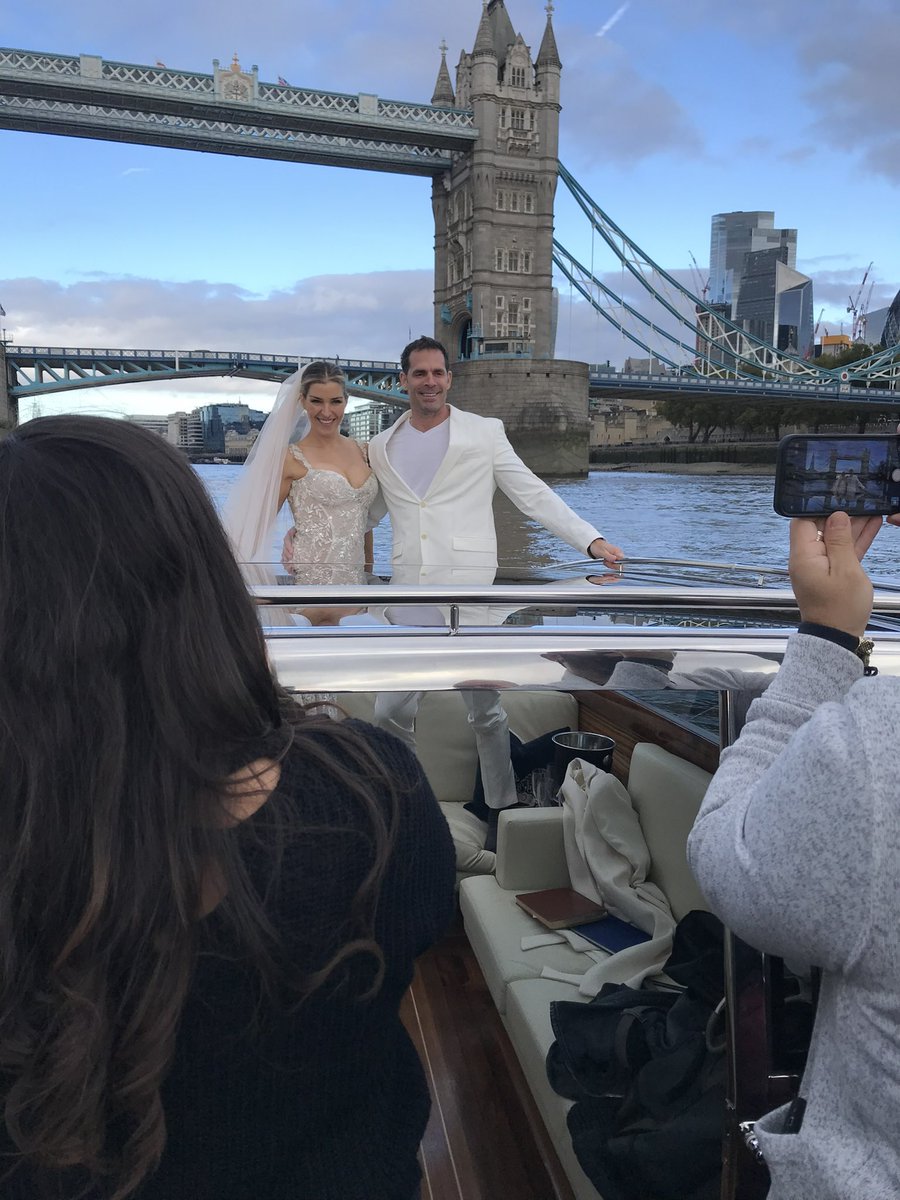 Throw back to a wedding on board the beautiful Grazia Limo … love is always in the air #towerbridge #weddingonthethames #thameslimo