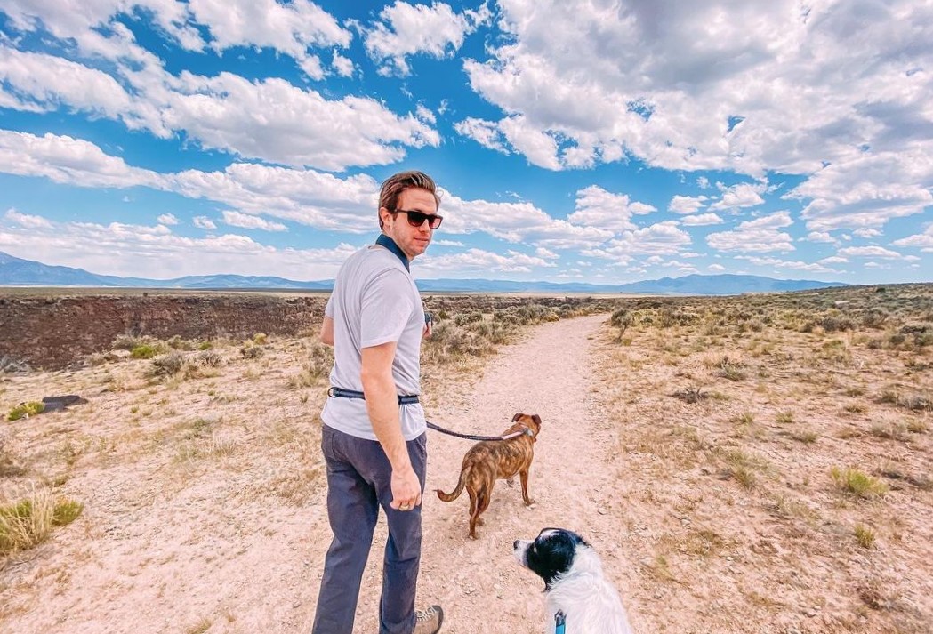 Is anyone up for an adventure today? Don't forget your hands-free leash! #dogs #handsfreeleash #sparklypets