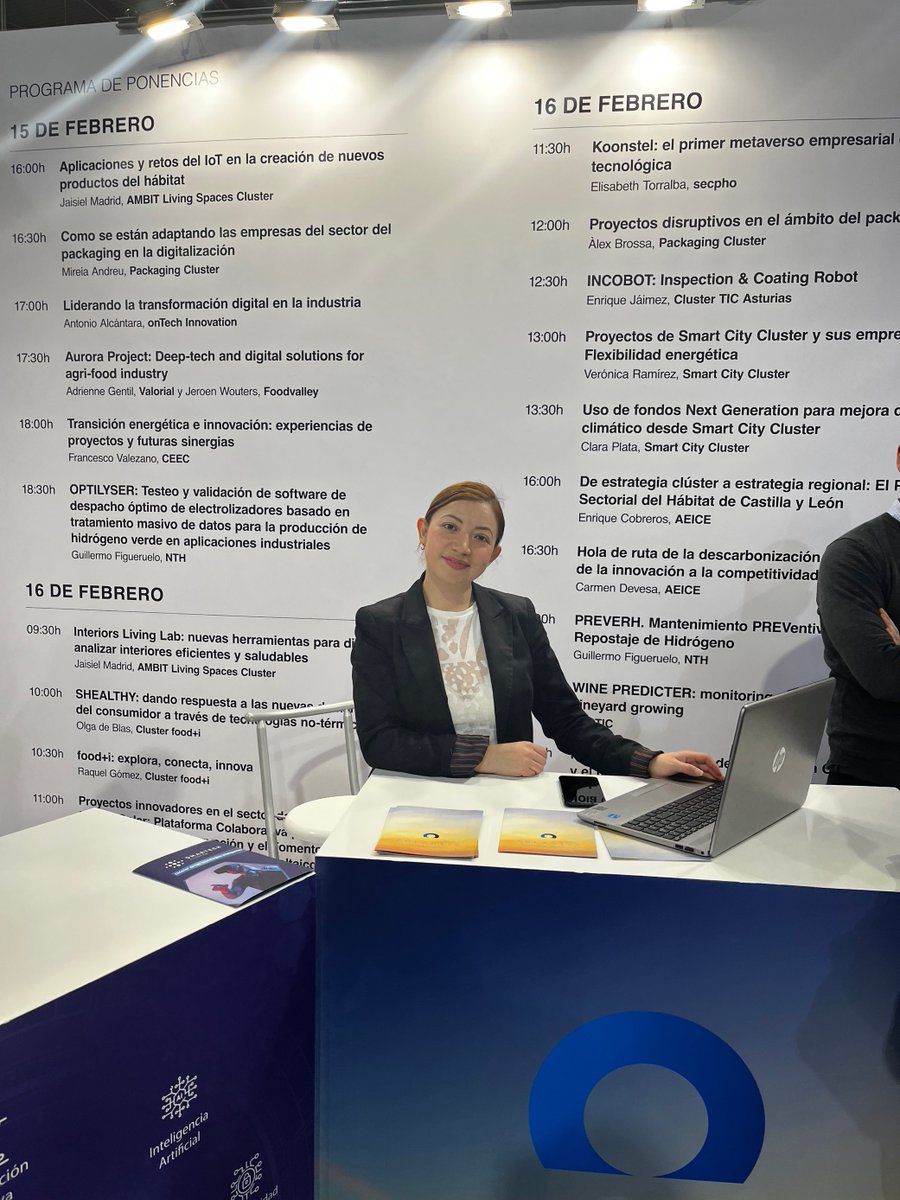 Solartys's tweet photo. 👋Hoy y mañana nos encontrarás en el @ForoTransfiere
⚡Esta mañana hemos presentado junto con @SkylifeEng el proyecto #EmpleaSolar así como los demás proyectos colaborativos #AEI que estamos ejecutando: #BlockBatCE, #CEUIS2, #ALGAVOLTAICA, #INDAGASOLAR, #CLEASOLAR y #Metaverso https://t.co/6RIJogET5S