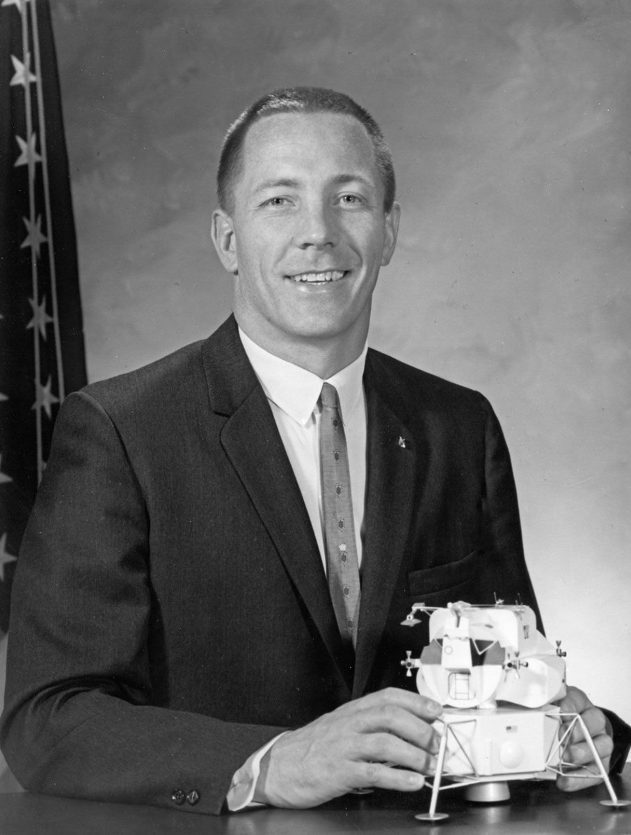 DailyQuizWithM's tweet photo. The Swigert award pays tribute to NASA astronaut Jack Swigert for his legacy of space exploration.
#JackSwigert https://t.co/xNlny2zMaY
