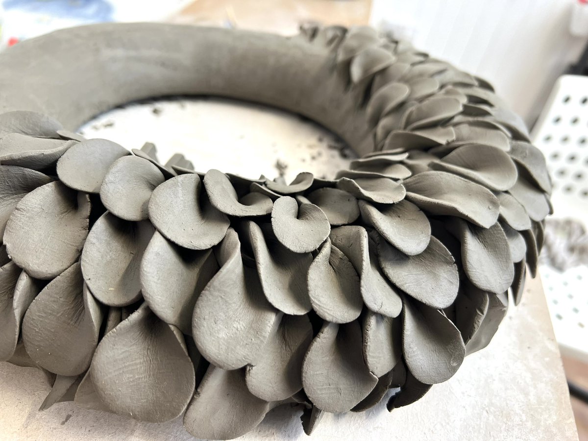elainelimnewton's tweet image. Progress…
.
Wall sculpture in the making.
#inspiredbynature #ceramicsculpture #derbyartist #finecraft #handbuilt #stoneware #wip
