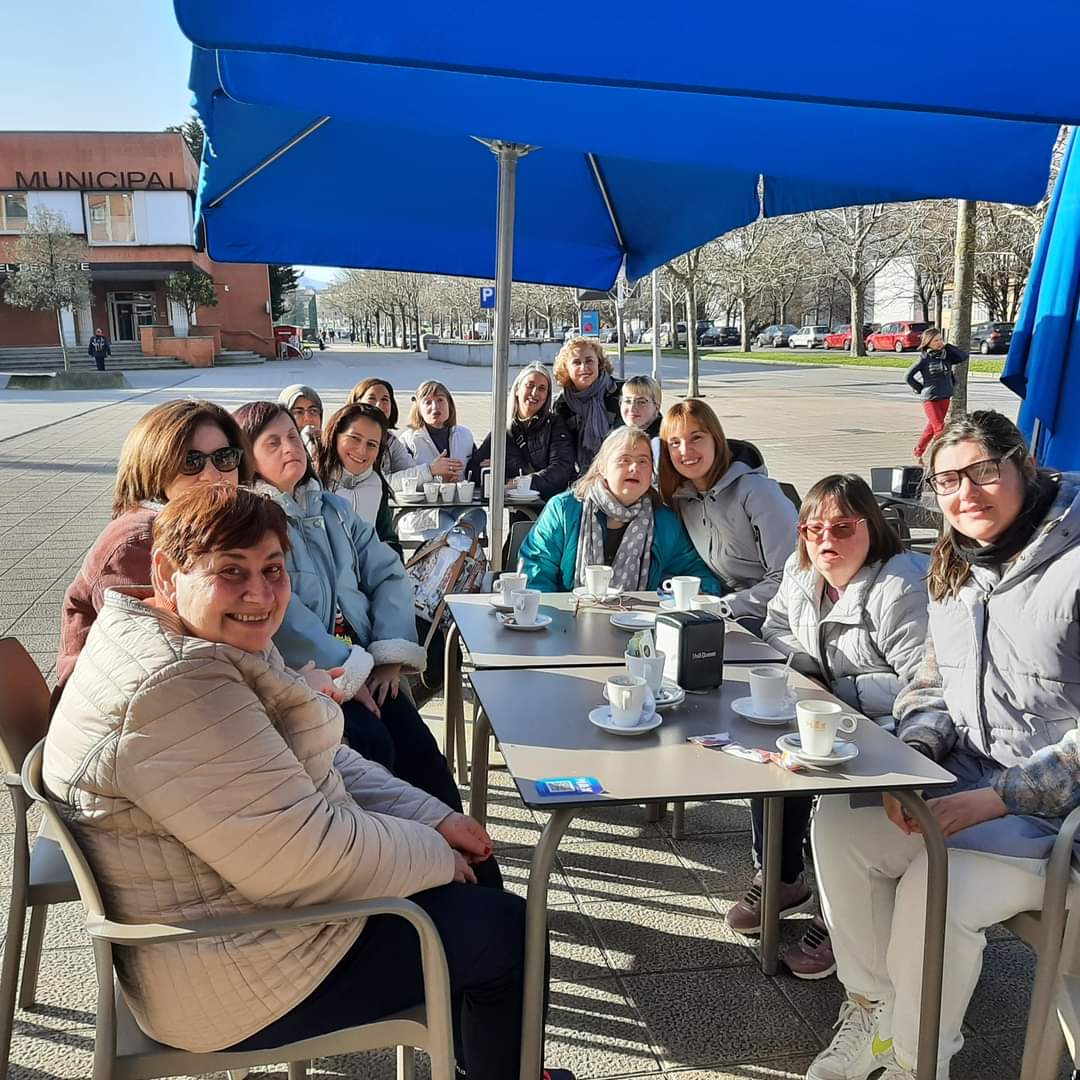 agisdem's tweet photo. Las #Comadres de Agisdem, desean a todes les #muyeres que disfruten de su día,, no hay mejores momentos que los compartidos con las #amigas, las compañeras de trabajo...
 #CAI #PisosRespiro #Actividades y
#PersonasConDiscapacidad les desea 
#FelizDiaDeComadres2023 https://t.co/J38CBiaUzw