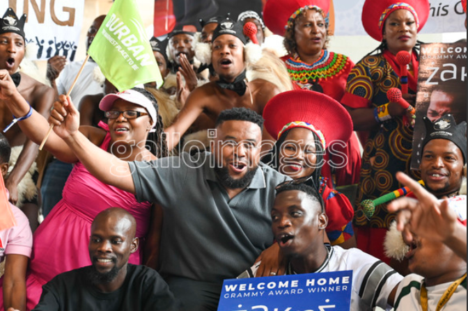 Gallo_Editorial's tweet image. 🗞️eThekwini Gives Hero&apos;s Welcome To Grammy Winner Zakes Bantwini

👉 bit.ly/3k3urbK

🗣️ #Grammys2023 #GrammyAwards

📸 @DarrenDStewart1