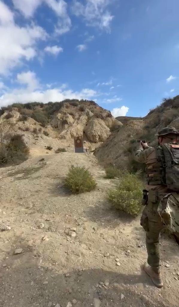 PlataformaMill1's tweet image. Continúa la preparación del personal del II Tercio de #LaLegion en el Campo de Maniobras y Tiro de la base "Álvarez de Sotomayor" en #Viator, formando parte del contingente A/I XVIII, que desplegará en mayo en el marco de la operación #InherentResolve de #Irak.
Vía @COMGECEU_ET.