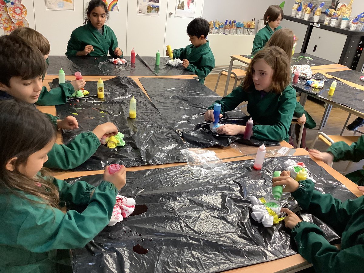 MissKilpinSHS's tweet photo. Today at holiday camp the boys and girls tie dyed T-shirts. @SHSBoysPrep @SHSGirlsPrep @TraceyChongSHS @RSymingtonPESHS https://t.co/7G8i6qFKNl