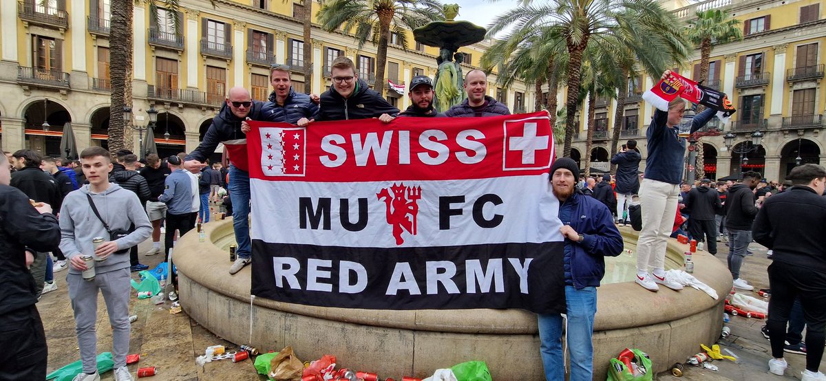 MarvelManUtd's tweet photo. With @MuscSuisse in Barcelona

#united #ManUtd #musc https://t.co/EDmIjcqsJC
