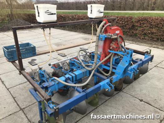 FassaertMB's tweet photo. Monosem MS pneumatische zaaimachine is beschikbaar @FassaertMB . Er zijn zaaischijven bij deze machine voor verschillende gewassen. Kijk voor de details op https://t.co/bCJowwOm29 https://t.co/yR4sNZUgtX