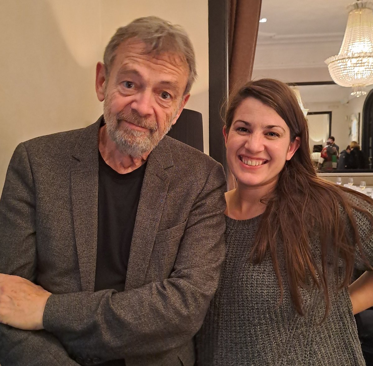 ArticuLaura_'s tweet photo. Avec @PLemaitreAuteur
Una experiència inoblidable.
Moltes gràcies @bromera @SalamandraEd #ElGranMón #ElAnchoMundo #LeGrandMonde @LaFatal_ @penguinlibros https://t.co/RtNnSzvtv3