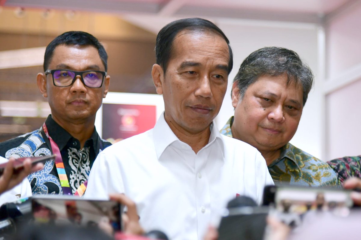 DKuntet01's tweet photo. Presiden Jokowi menegaskan semua pihak harus menghormati keputusan pengadilan yg telah menjatuhkan vonis kepada para terdakwa terhadap kasus pembunuhan Brigadir Joshua https://t.co/ZL1MZWMS0n