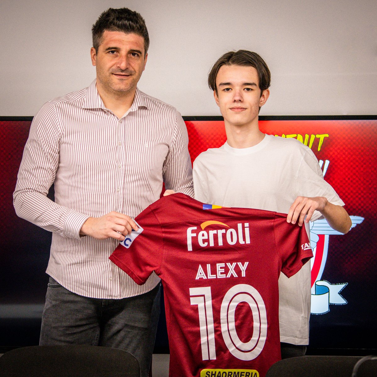 eSportsFCRapid's tweet photo. Alex Moisii este noul jucător oficial de #FIFA al @RapidFC1923 🎮
Mai multe detalii👉 https://t.co/Gx88vS6hWz
#RapideSports #FIFA23 #FIFAPlayer #FCRapid1923 https://t.co/ADgyCCZlzx