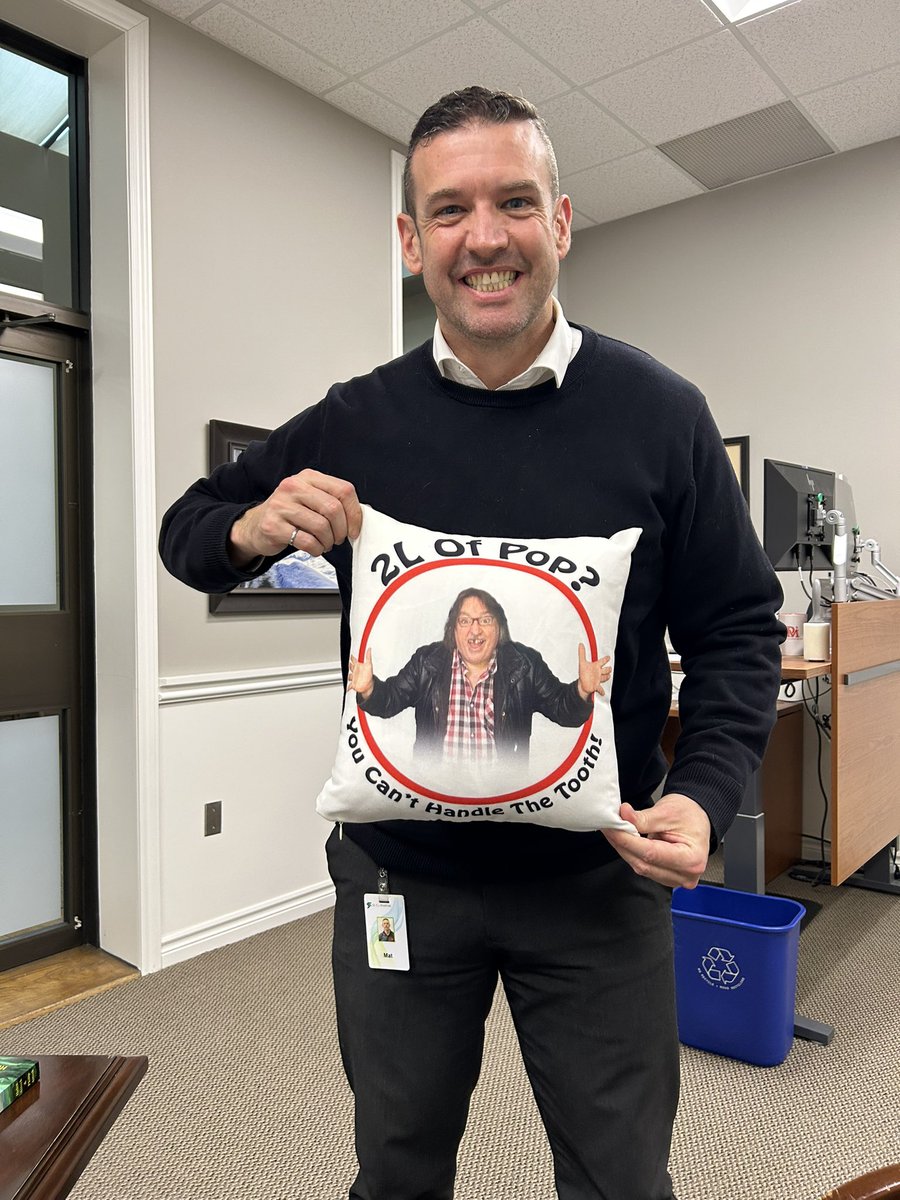 MatSiscoe's tweet image. My new office throw pillow arrived!!!!

#2LofPop
#localresidents