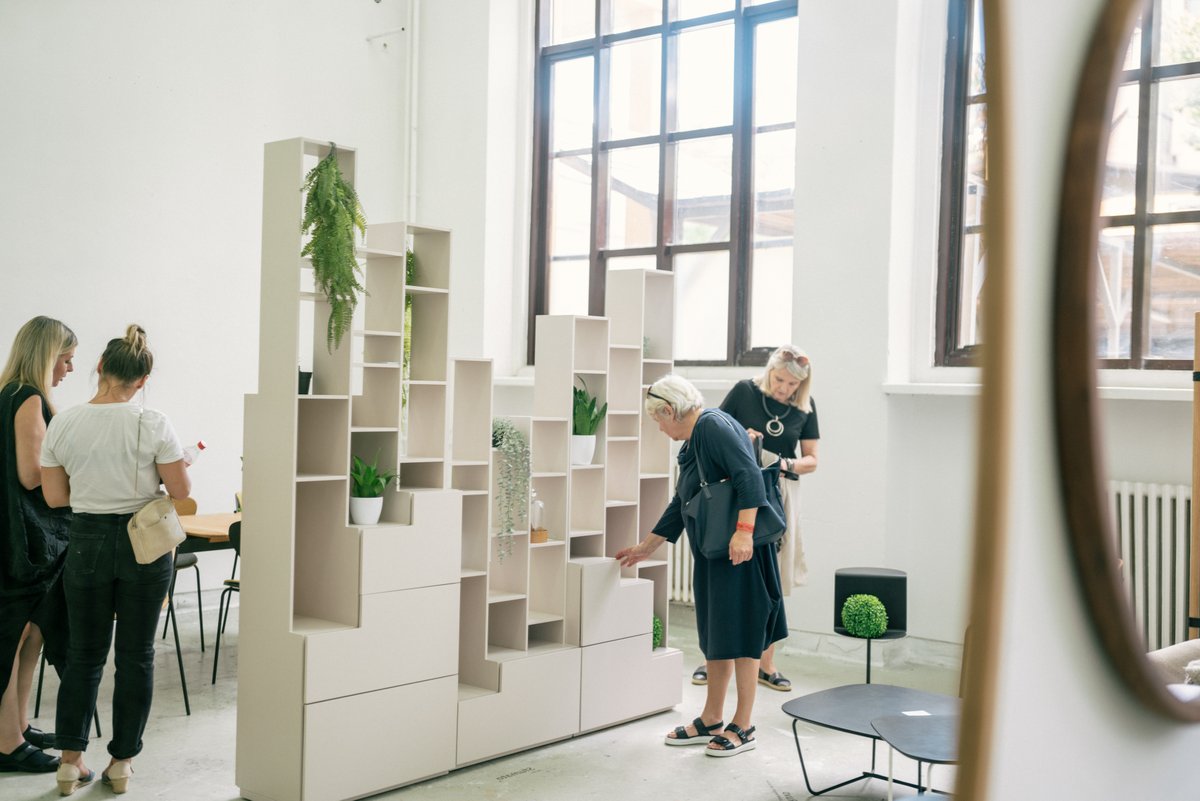 ZGdesignweek's tweet photo. Nunc je vizija prostranstva, otvorenosti, harmonije i plodnosti Slavonije. 
Priroda krajolika njeguje istinsku ljubaznost u svojim ljudima, rijetku značajku zbog koje se osjećate kao u analognoj sadašnjosti, sada ponovno otvorenoj i empatičnoj. #zgdw #zgdw2022 #nunc https://t.co/clQUNBG012