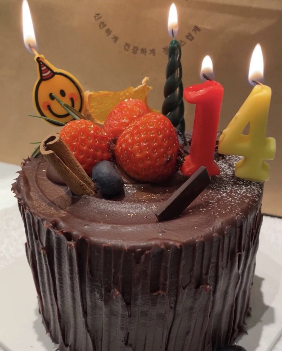 BabyBlack_twt's tweet photo. “คุณแม่น้องชิกิต้าลงรูปเค้กวันเกิดครบ 14 ปีให้น้อง + แคปชั่น ‘🐰🎂❤️’”

อิโมจิประจำตัวน้องต้องเป็นกระต่ายแน่เลย น่ารักมากกกก 🐰😍

HAPPY BIRTHDAY CHIQUITA
#OurPrincessChiquitaDay 
#우리_소중한_막내_치키타_데이 #CHIQUITA #BABYMONSTER https://t.co/bdHhtSafGc