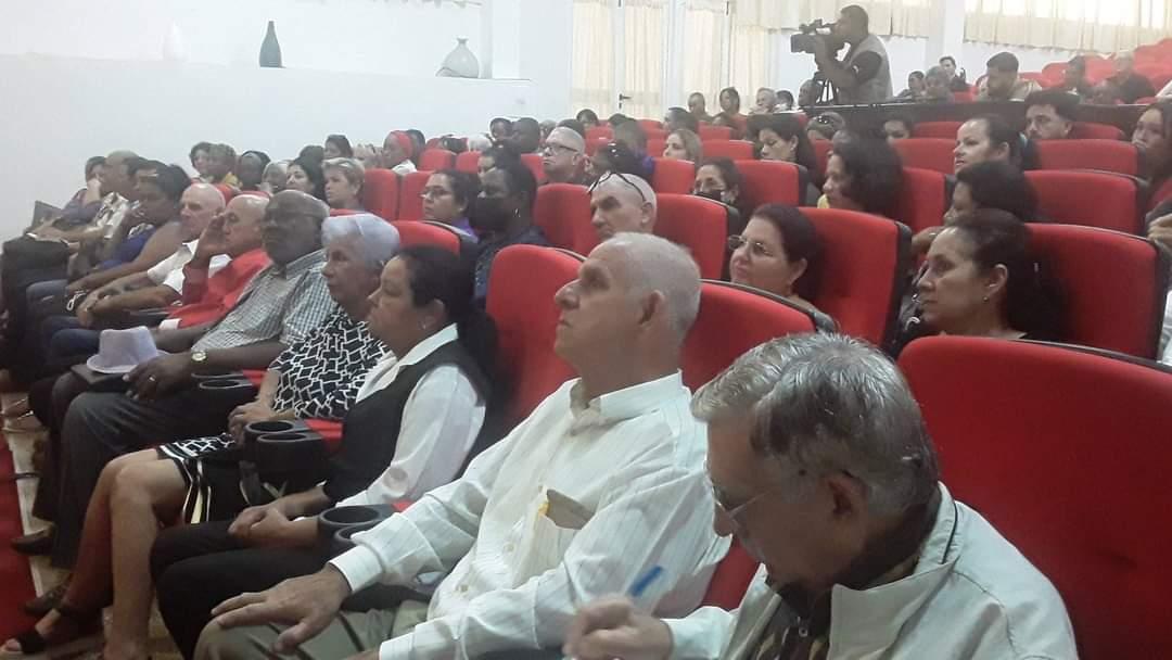 SuselyMorfaG's tweet photo. Los candidatos a Diputados a la @AsambleaCuba por el municipio de #Matanzas intercambiamos ahora con alumnos y trabajadores de la Escuela Provincial del PCC José  Smith Comas a propósito  de su aniversario 46.
#MatancerosEnVictoria 
#MejorEsPosible @DiazCanelB @DrRobertoMOjeda https://t.co/e4xVSJqkM8