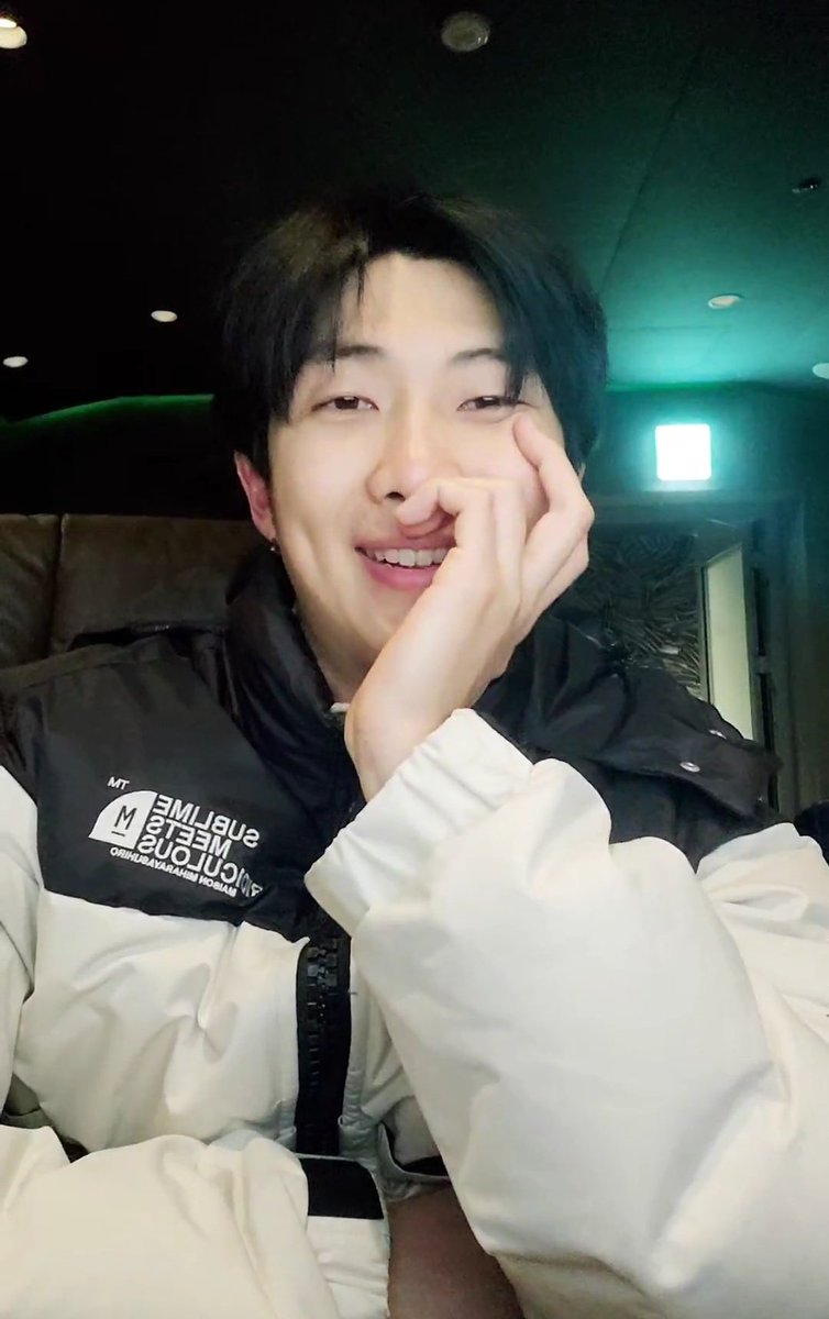 priv8jp's tweet photo. Had a long exhausted day at work and then this guy came home 🥺🥺🥺 https://t.co/DaQHDxok9n
