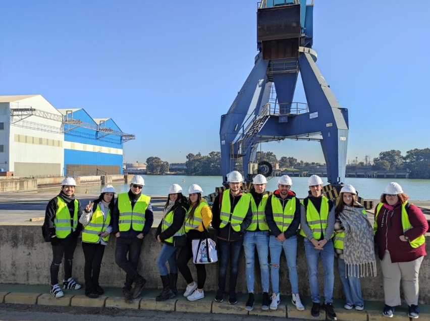 IPEPSevilla's tweet photo. El alumnado de Economía de 1º de Bachillerato presencial ha visitado la esclusa de la terminal portuaria de Sevilla de la mano de #sevitrade.
Nos han explicado la importancia del puerto de Sevilla y su historia.
#educaciónpermanente
#educaand
#ipepsevilla https://t.co/hjLsLdTc2g
