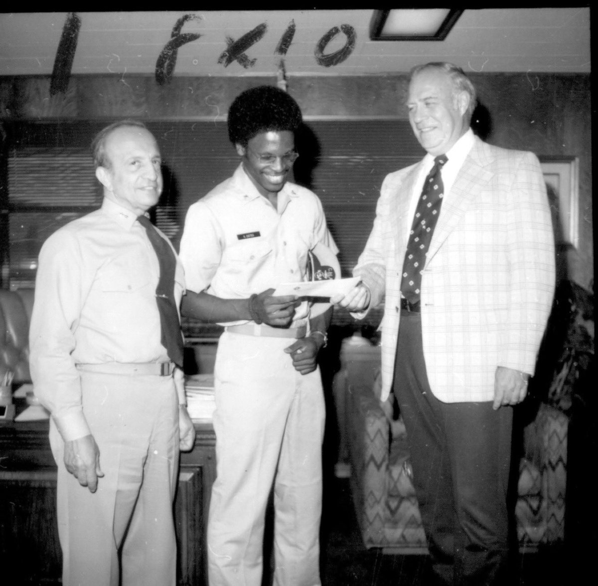 Cal_Maritime's tweet photo. Happy #ThrowbackThursday! Rear Admiral Rizza presents an award to @kimestes (1978). 📸⚓️🌎⚙️ #TBT #blackhistorymonth #BHM #calmaritime #fromthearchives #csumaritimeacademy https://t.co/r5A60JXlYs