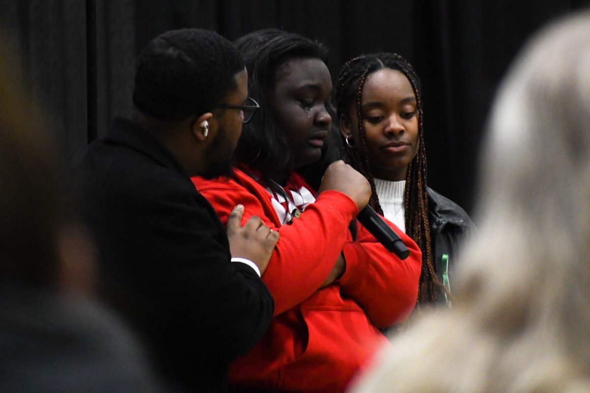 CMLIFE's tweet photo. GALLERY:  CMU students and faculty stand together at the solidarity gathering for Michigan State University on Wednesday, Feb. 15 in Finch Fieldhouse. SGA members spoke and led the gathering where students shared personal stories and thoughts about the shooting. 
📸: Abby Jenkins https://t.co/eijW1AufMK