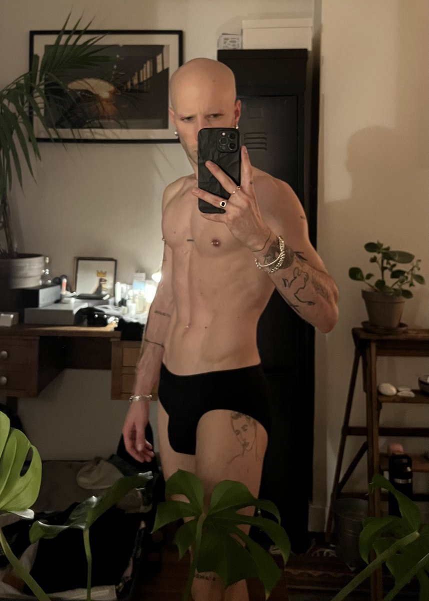 vanta__black__'s tweet photo. Paris 13th-31th of March 🇫🇷
#nakedboy #gayboy #sexyboy #paris #queer #tattooboy #fitboy #backtoparis https://t.co/i2qbRUVZhG