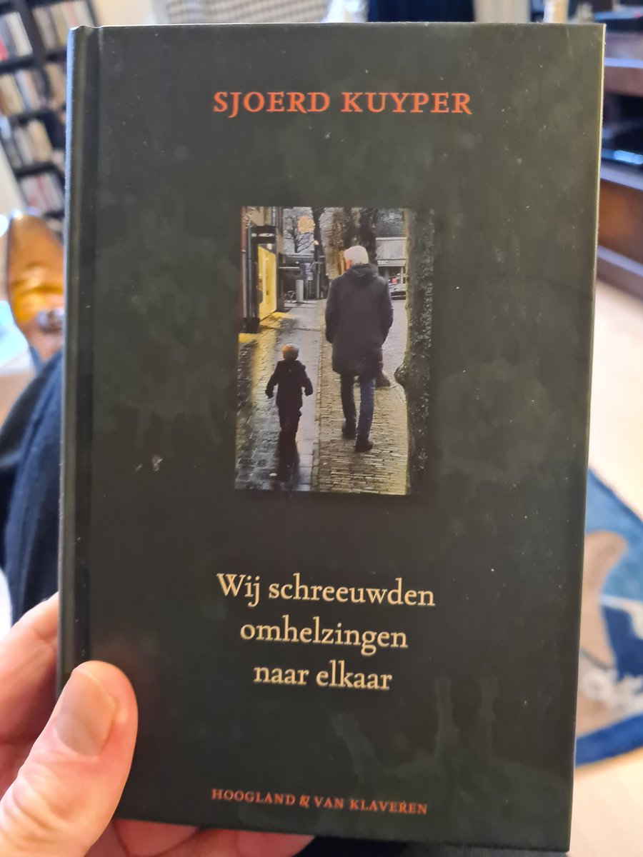 'De ellende is: wijn helpt'. In <a href="/Arguspers/">ARGUS</a> schrijf ik over het brievenboek 'Wij schreeuwden omhelzingen naar elkaar' van Sjoerd Kuyper (<a href="/hvkuitgevers/">HooglandVanKlaveren</a>).