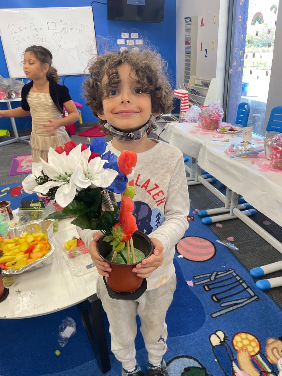 Valentine’s Day was a success for our K-1 kiddos❤️ The students made their moms edible fruit plants 💙🍇🍒🍓great idea Ms. Mesha.