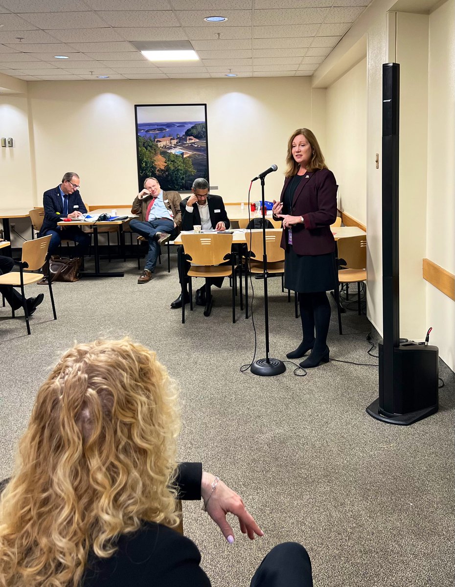 ACSCANKY's tweet photo. #KyCancerActionDay is off and running! Thanks to @5boymom, and Senator Stephen Meredith, Chairs of the House & Senate Health Services committees, for speaking to our volunteers! #PrecisionMatters https://t.co/DqalwwpINy