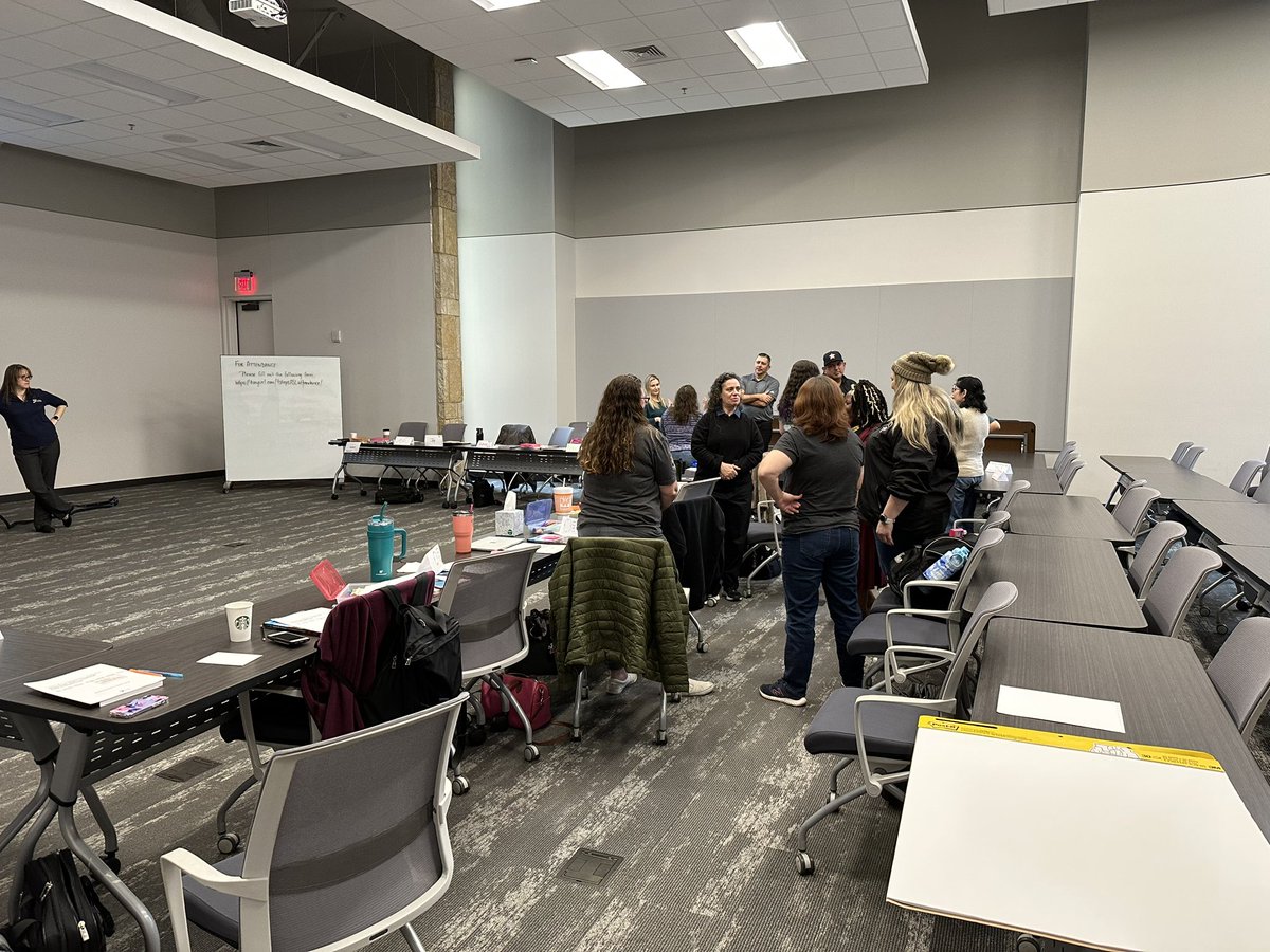 What an opportunity for our region’s ASL teachers! We have 22 ASL teachers from 7 different districts at the “7 Steps to a Language-rich Interactive ASL Classroom” training with Bethany Davis hosted by @HaysCISD! Thank you @Seidlitz_Ed! #ASL #WorldLanguages #7StepsLOTE