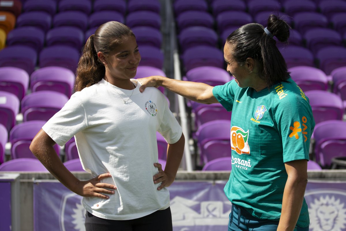 Que satisfação conhece a nossa rainha do futebol Marta🇧🇷. Obrigada <a href="/SelecaoFeminina/">Seleção Feminina de Futebol</a> pelo convite ❤️