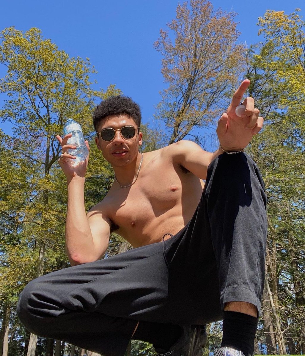 TimNightDrake's tweet image. Name: Tim Drake the original Red Robin

Dms open few limits 
Some Kinks are musk and Underwear