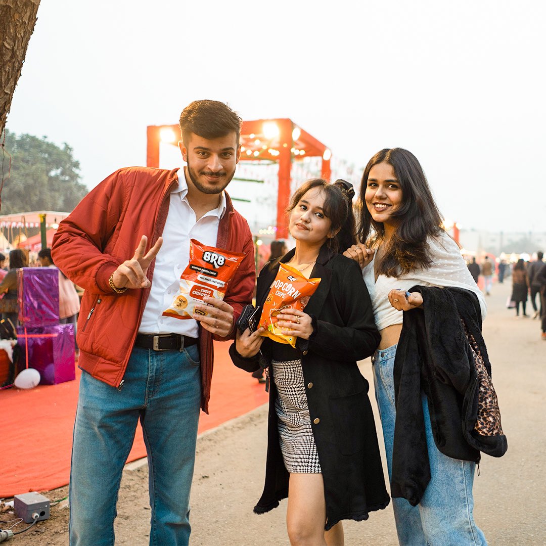 Feel_Like_BRB's tweet image. Squad hangs over Popped Potato 🥔 chips &amp;amp; Popcorn🍿 chips. Tell us in comments which is your fav go to bag of BRB 👇🏽Get your BRB at brbchips.com

#potatochips #notbaked #NotFried #healthysnacks #HealthyFood