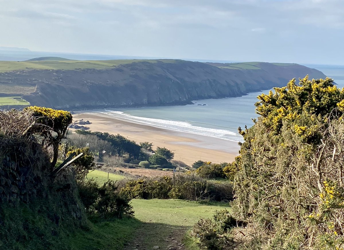 Beautiful walk to Putsborough and Woolacombe beach 🏖️ #farmholidays #devoncottage #Devonholidays #farmholidays #northdevon #walks #pickwellbartonholidays #view <a href="/pickwellbarton/">Pickwell Barton Holidays</a>