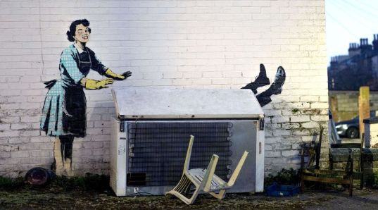 Banksy – Valentine’s Day Mascara art.  Red Eight Gallery, has been instructed by the house owner to handle the safe removal and promotion while a permanent home is sought. Find out more.
redeightgallery.com/banksy-valenti…
#artcollectors  #banksy #charity