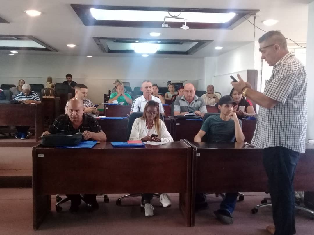 dtorflotamtz's tweet photo. Se celebra en el CNCA del @GAzcuba Reunión de Estudios del #SGCF en el marco de su aniversario 17 de la fundación de esta tarea en #Cuba.
#TransporteCuba
#SeguridadVial https://t.co/pvezBiAWXc