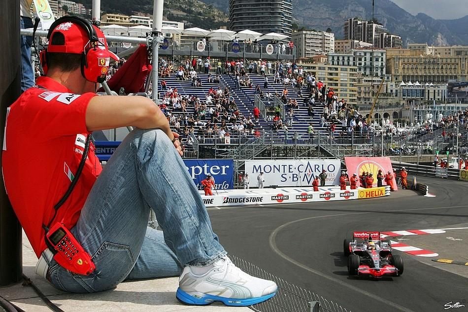 RT @CrystalRacing: 2008 MONACO 

Michael Schumacher watches Lewis Hamilton's McLaren fly past #F1 https://t.co/VnnP3sgiDC