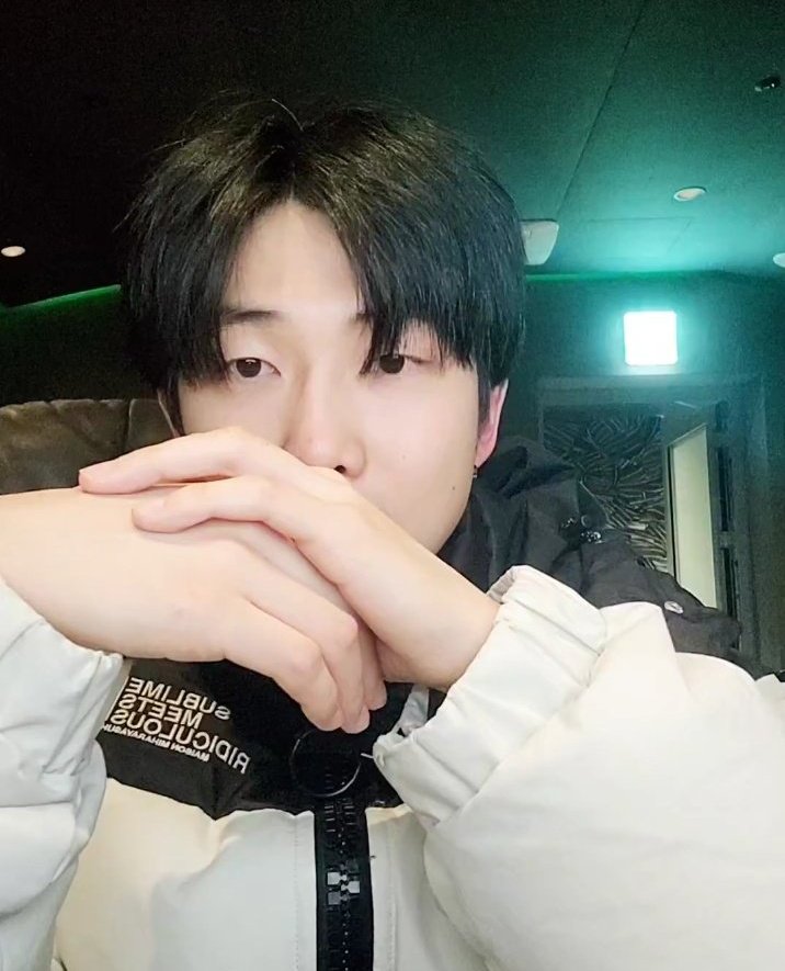 Lilith_savage's tweet photo. El vlive de namu fue lo mejor de mi dia, de la semana y del mes https://t.co/yq6N0lrixS