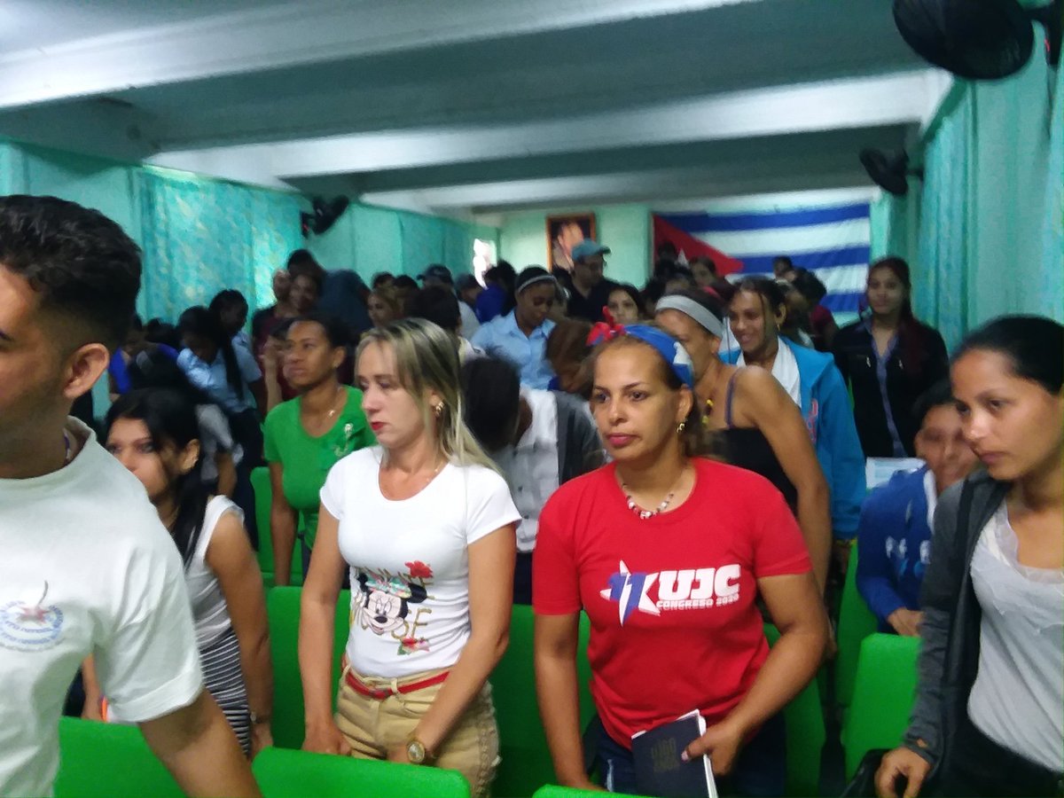 DorisPadillaR's tweet photo. #UJCueto. Espacio de intercambio con Yanet Hernández Primera Secretaría del Comité Provincial de la Unión de Jóvenes Comunistas en Holguín. #MejorEsPosible https://t.co/3inC85WvZp