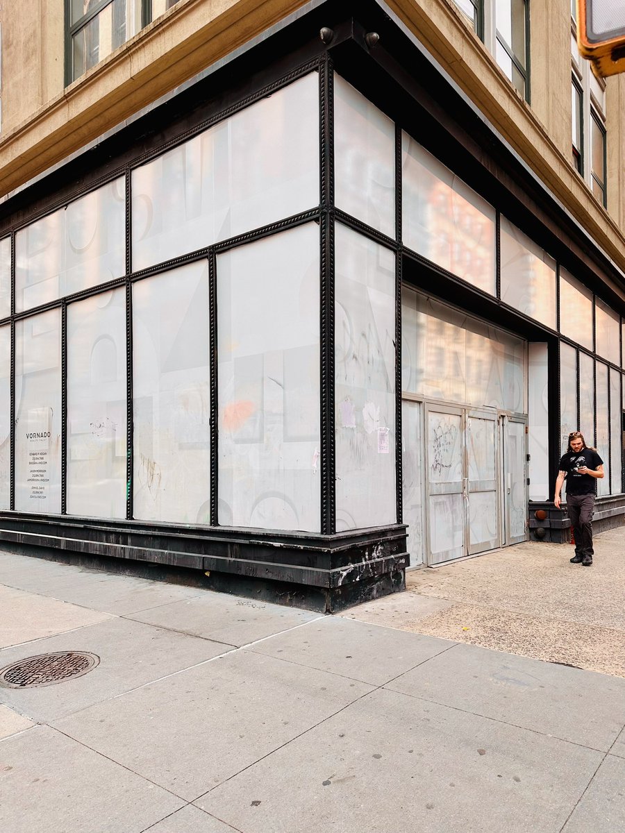 NoHo_NY's tweet photo. Beforeβ‘οΈAfter! Graffiti removal on storefronts is an important part of keeping NoHo clean. Thanks to grant funds weβve been able to up our removals to twice a month! This program is funded by the New York City Department of Small Business Services Small BID Support Grant Program. https://t.co/Bt3SIL337m