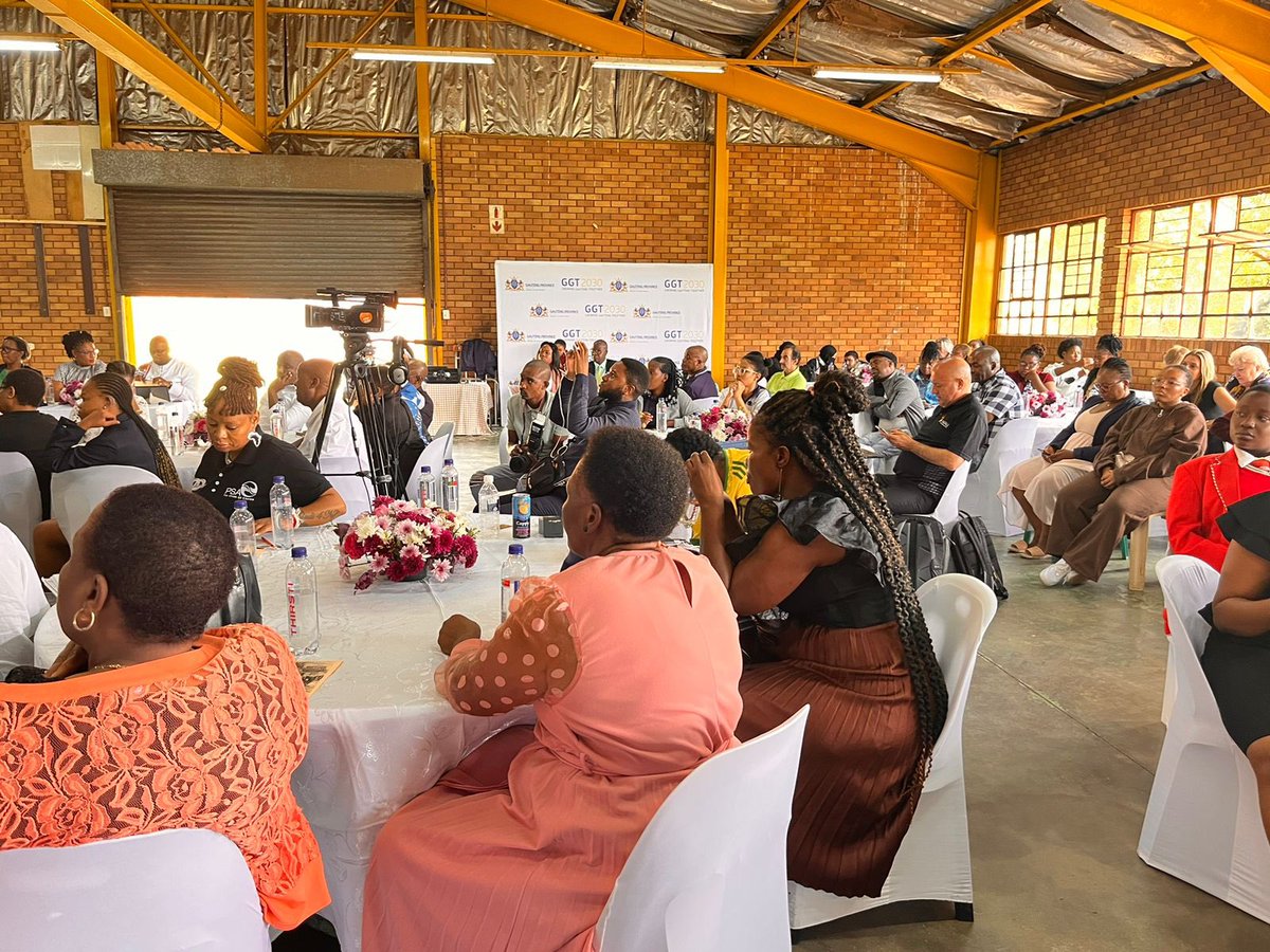 GautengSACR's tweet photo. Today the department in collaboration with @PanSALB and @EducationGP1 visited Ekurhuleni School for the Deaf in Katlehong to hand-over a certificate of excellence to the 2022 Gauteng matric top achievers.
#LanguageActivismMonth #GrowingGautengTogether https://t.co/Lhl4Jxr59h
