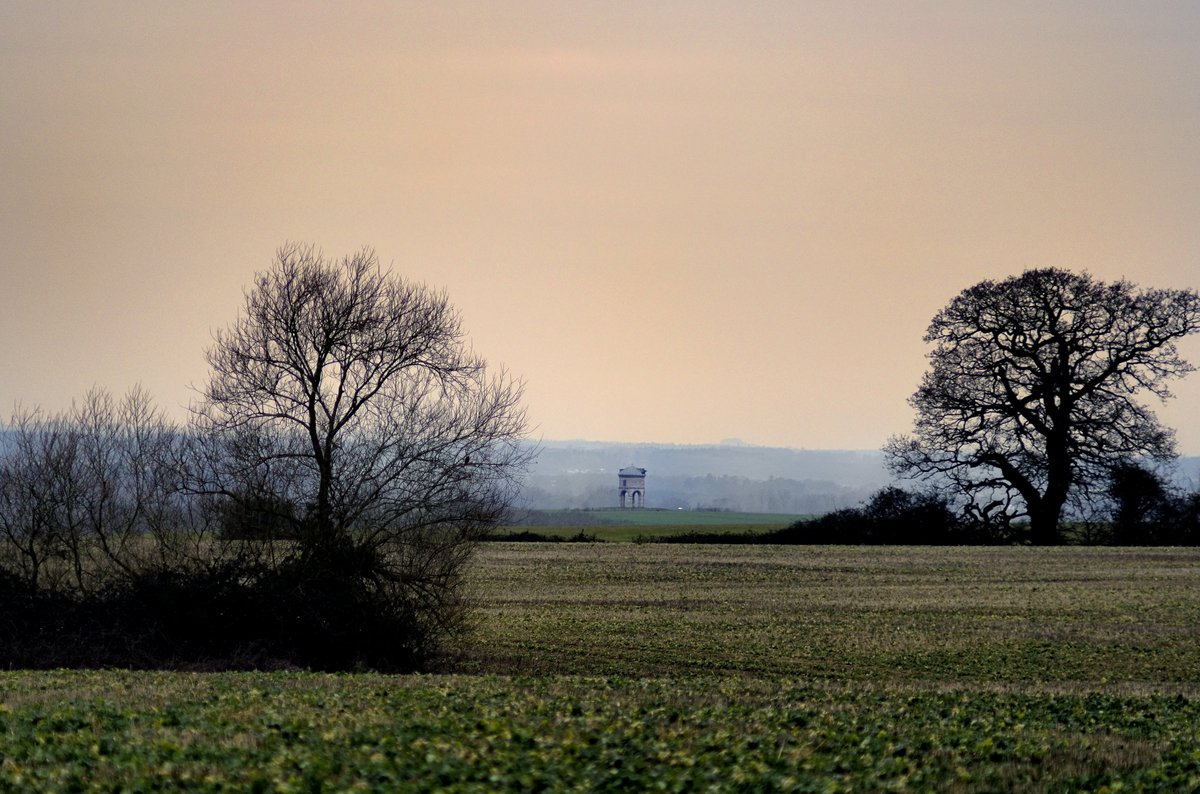 Old Chesterton community. Ancient Romans had larger farms in this historic landscape. One roman villa lies under the present day farm of Ewefield farm and roman town at Windmill farm Fosse Way. Old Chesterton,Warwickshire,England. #MindYourHead