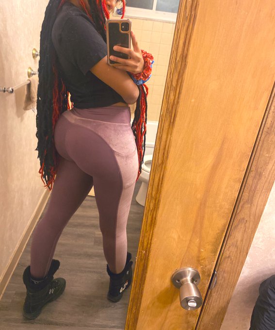 You wanna see some ass 🍑 I wanna see some cashhh 🤑😌 https://t.co/jYpWBP5Poh