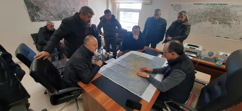 Adıyaman'dayız. <a href="/Ticaret/">T.C. Ticaret Bakanlığı</a> Bakanımız Sayın <a href="/MehmedMus/">Dr. Mehmet Muş</a> ile bir araya gelerek, MÜSİAD gönüllülerimizin bölgedeki çalışmalarına ilişkin bilgileri aktardık.

Bölgedeki ekiplerimiz AFAD koordinasyonunda depremden etkilenen vatandaşlarımıza yönelik çalışmalarını sürdürüyor.