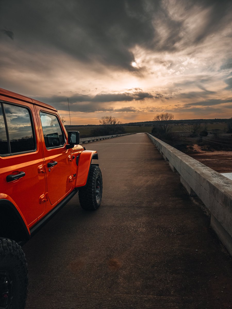 from_2hi_to_4lo's tweet photo. A lazy Sunday afternoon driving some backroads. Good conversation, beautiful weather and nobody around. Not bad for a day on the plains.Β
What's your idea of a good day?
#jeepjl #oklahomajeeper #backroads #exploreyourbackyard #adventureanywhere #jeepphotography #optoutside #tbt https://t.co/uRQ8NmHrC0
