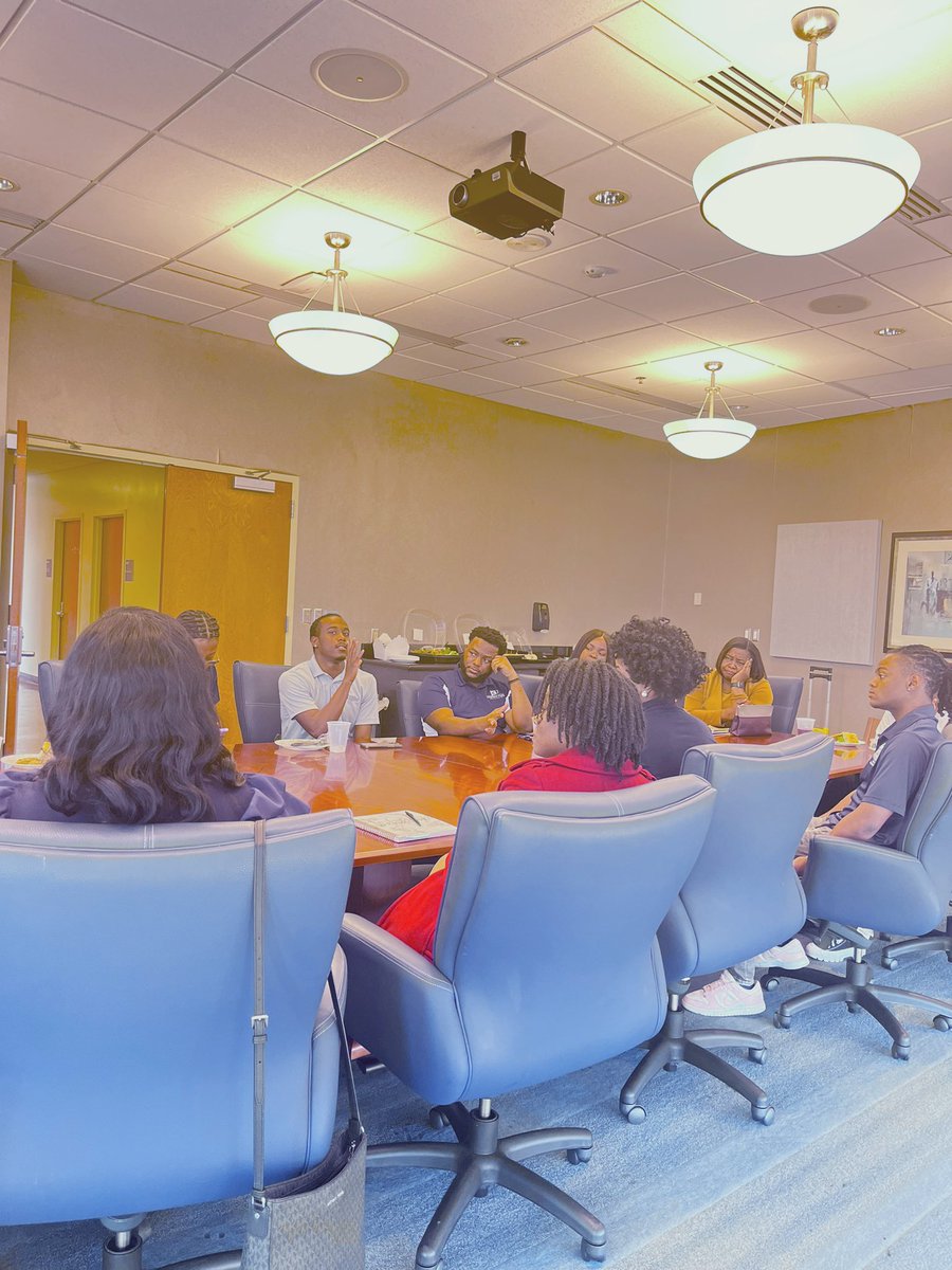 JSUSGA's tweet image. Earlier this week, members of the 77th Administration sat down with Provost Mosley to discuss creative ways to connect students with professional opportunities. Thank you @jsuacademics for having us!