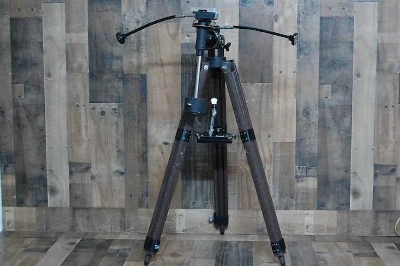 RubenCress's tweet image. I found a #spectron #refractor #telescope nearby, didn&apos;t buy it, does any #astrophotography #astrophotographer know something about this telescope/refractor? The tripod looked a lot (if not exactly) like this. Hit me up with some info &amp;lt;3