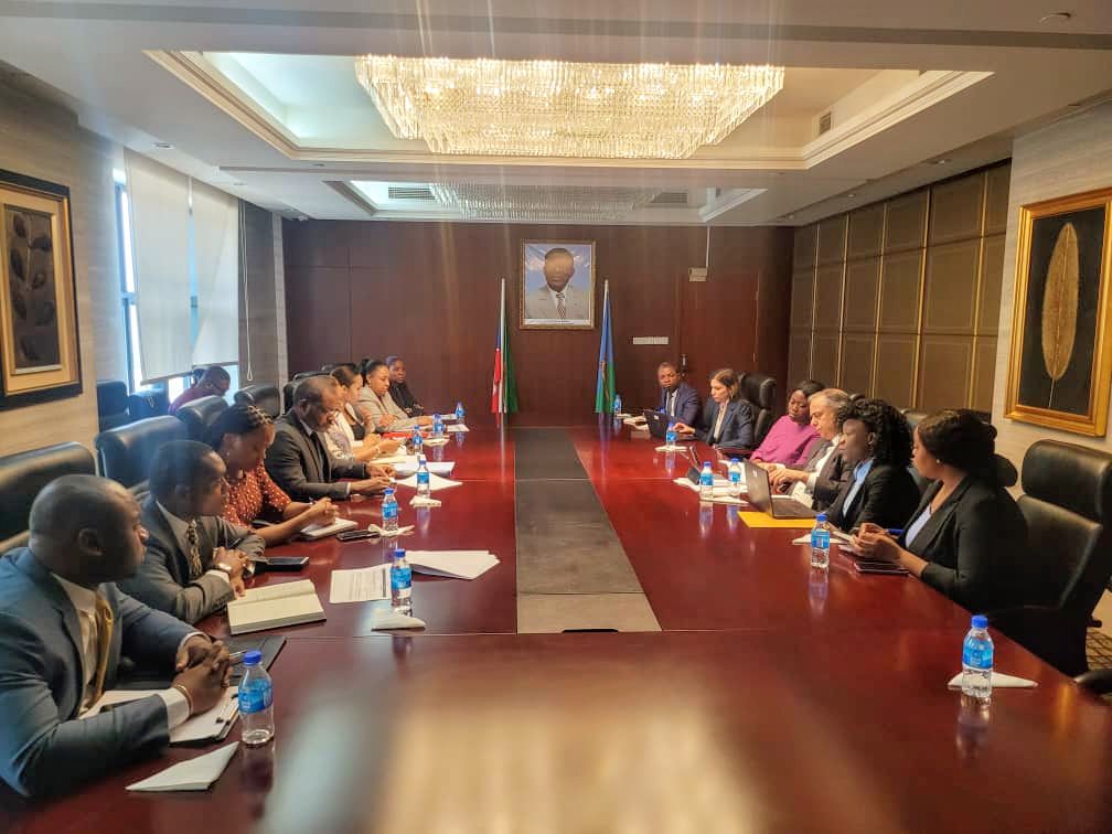 El Excmo. Sr. <a href="/GabrielObiang/">Gabriel Mbaga Obiang Lima</a> Ministro de <a href="/mpyde23/">MPDE</a> ha recibido en una audiencia al Sr. Sandeep Mahajan, jefe de la misión y gerente de macroeconomía, comercio e inversión para África.
El objetivo general de la reunión fue discutir el próximo Memorándum Económico del país (CEM)