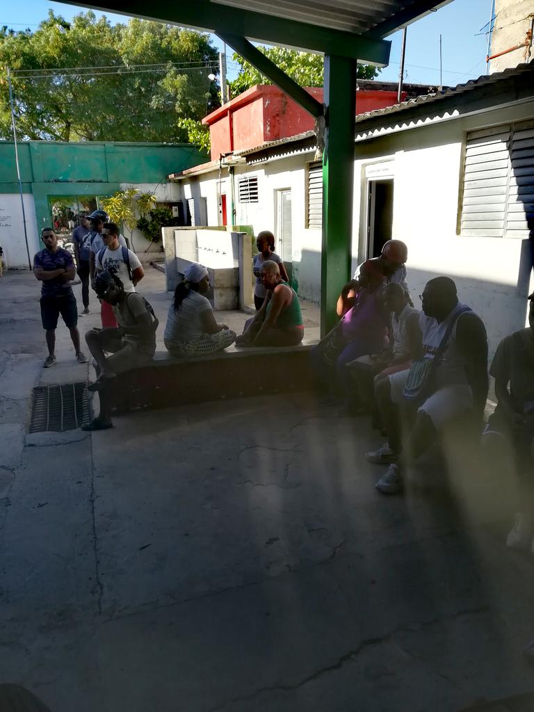 bello_yoandy's tweet photo. Excelente intercambio con trabajadores y profesores del INDER, del Combinado Deportivo del Consejo Popular "Los Olmos". 
Colectivo que está listo para participar el 26 de Marzo en las Elecciones Generales.

#MejorEsPosible. https://t.co/6LGs4tpP5x