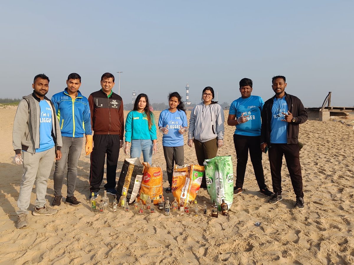 SATTVIC_SOUL's tweet photo. (1/2) Drive no.345

Sattvic Soul plogged the Sea Beach, paradeep &amp; collected 60kg and 20+ wine bottles. The volunteers also had an interactive session with the teachers of the nearby schools about climate change and how we should shape up our younger generations to be aware. https://t.co/Jou9qMgM4u