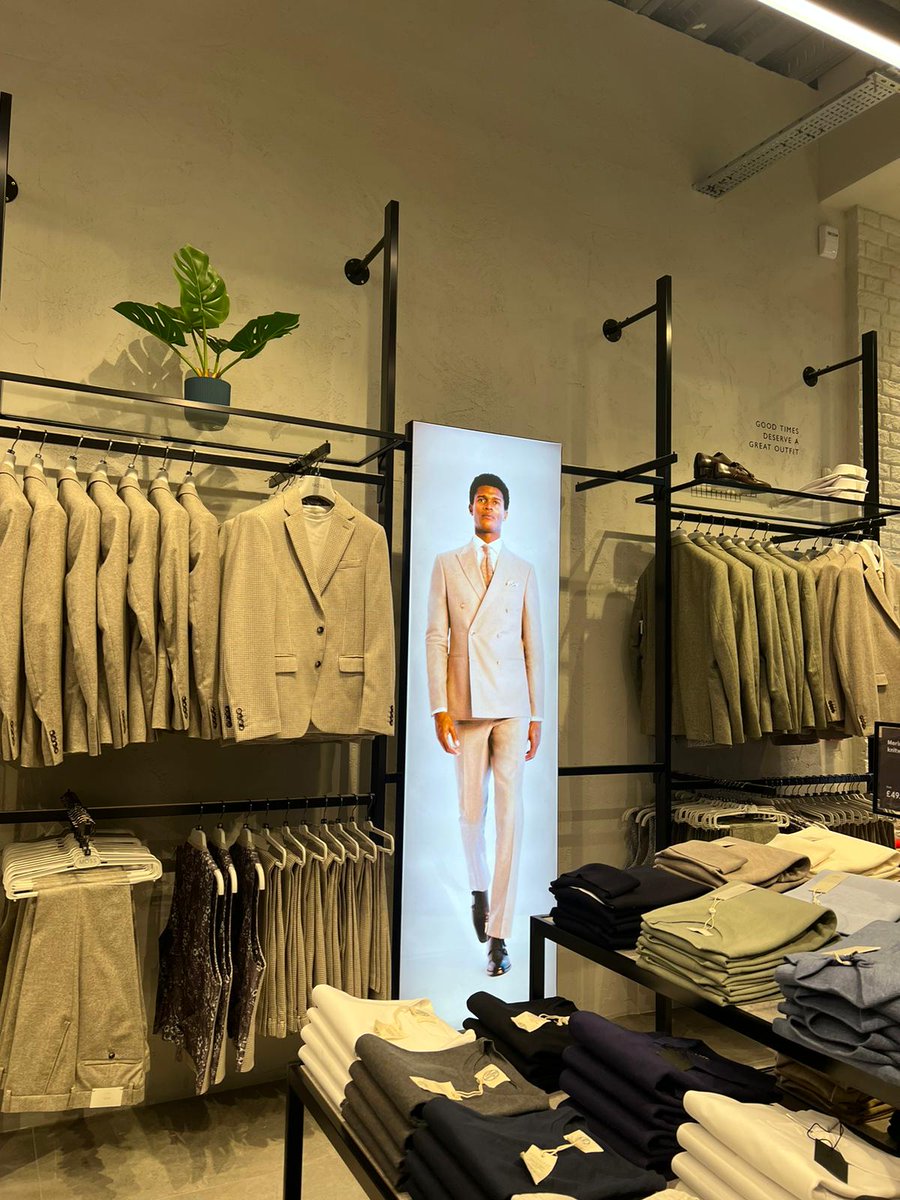 ellissigns's tweet image. Now this is some dapper signage for the brand new @MossBros store in Oxford 😍👔 this was another amazing project for #teamellis to be a part of- the store looks incredible and we’re very proud of the finished result 👏
#signsolutions #signsandgraphics #branding #mossbros