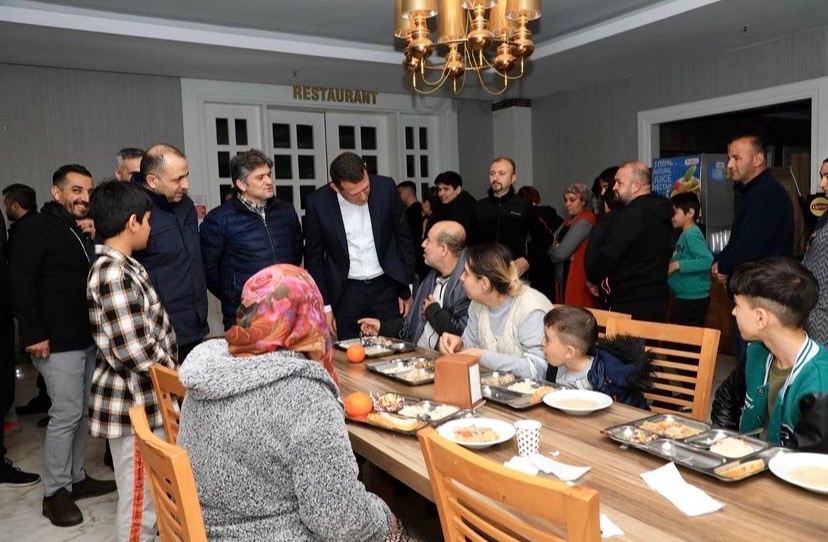 Alanya Kaymakamı Sayın Dr. Fatih ÜRKMEZER Eftalia Marin otelimizde depremzede vatandaşlarımıza ziyarette bulunmuştur. Kendisine duyarlılığından dolayı teşekkür eder vatandaşlarımıza geçmiş olsun dileklerimizi sunarız.